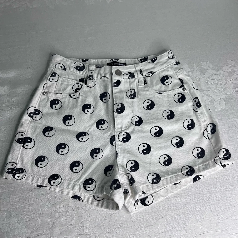 Fashion Nova Yin Yang White and Black Denim High Waisted Shorts Size 1
